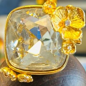 Gorgeous Gold Floral Cocktail Ring with L Clear Stone. Size 7 + fabulous for 🍸